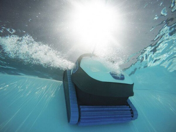 pool vacuum stirs up the water