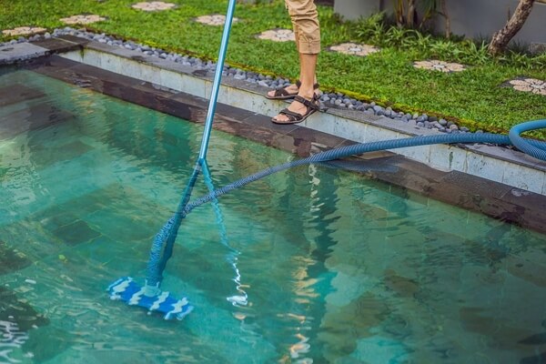 vacuum your green pool