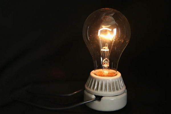  incandescent light bulbs